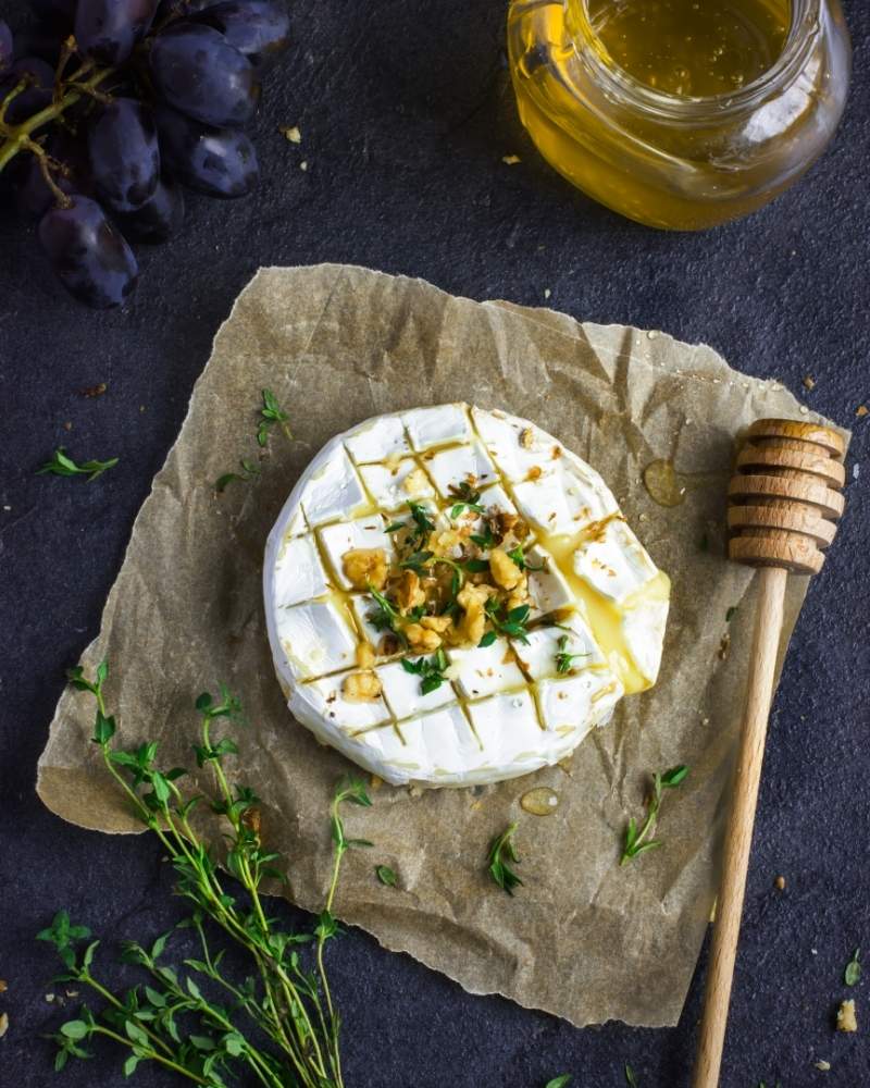 baked-camembert-cheese-with-nuts-and-honey | honey bee