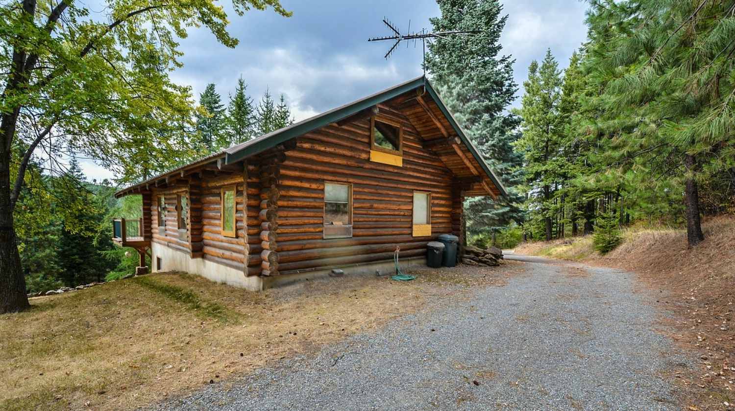 Featured | Rustic log cabin in the mountains | Log Cabin Kits & Ideas For Your New Homestead