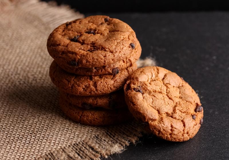 chocolate cookies on table | easy homemade chocolate chip cookies