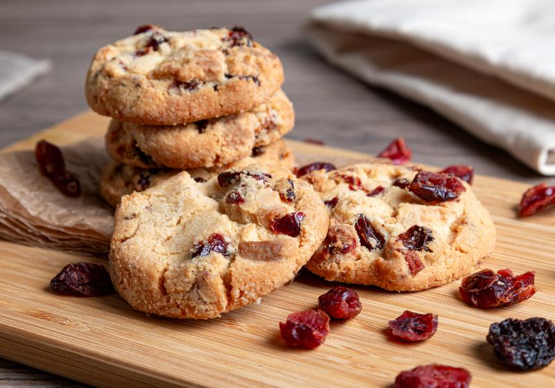 cookies chocolate cranberries on breakfast table | homemade chocolate chip cookies recipe