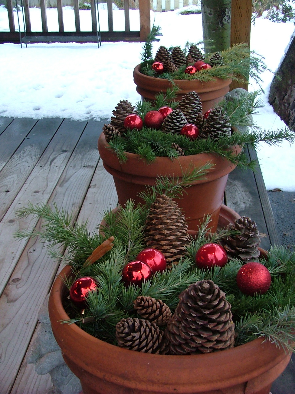 A Potful of Christmas for Your Porch | Breathtakingly Rustic Homemade Christmas Decorations