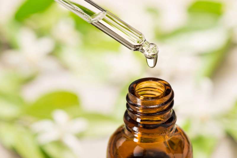 essential-oil-falling-glass-dropper 