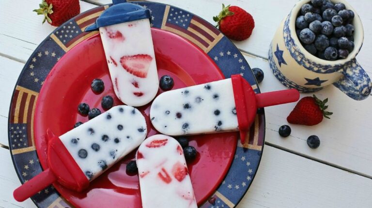 Blueberry ice cream | Patriotic 4th Of July Party Ideas You Can DIY On A Budget | Featured