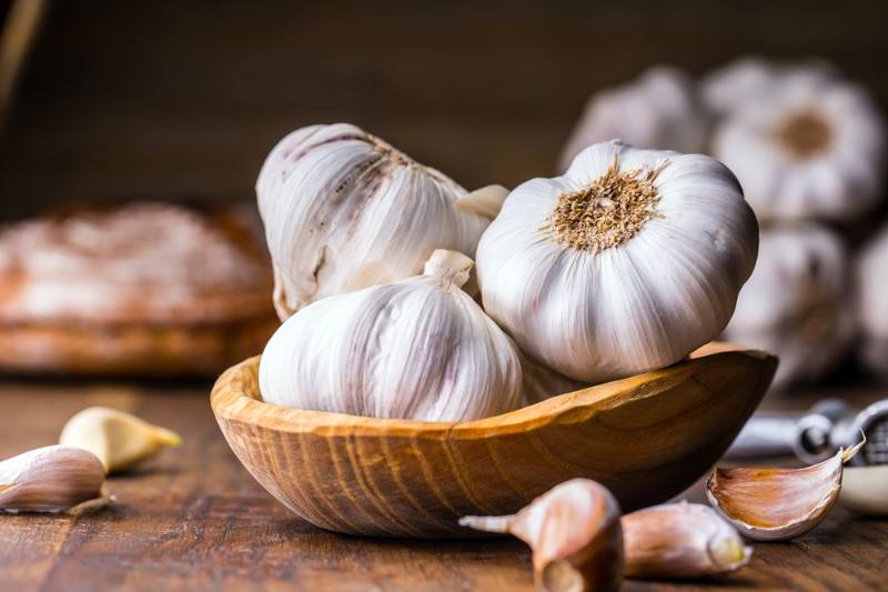 garlic-cloves-bulb-vintage-wooden-bowl | How To Get Rid Of Chiggers Naturally: The Ways and Whys