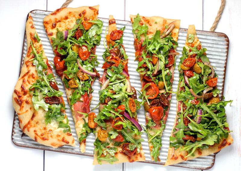 green pizza | Delicious Star Wars Recipes For Your At Home May The 4th Party | star wars food ideas