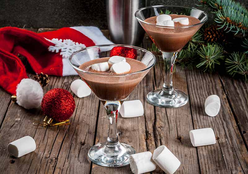 homemade Hot Chocolate Martini cocktails with marshmallow | winter cocktails
