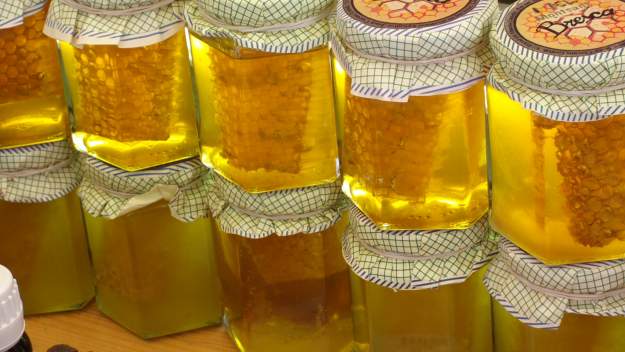 Set Up Your Beehive | Beginner's Guide To Keeping Bees 