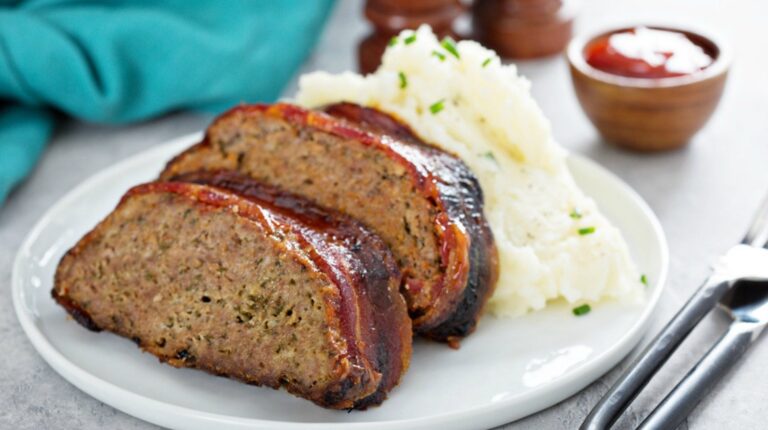 Featured | Meatloaf wrapped in bacon with mashed potatoes | How to Make Meatloaf Wrapped in Bacon