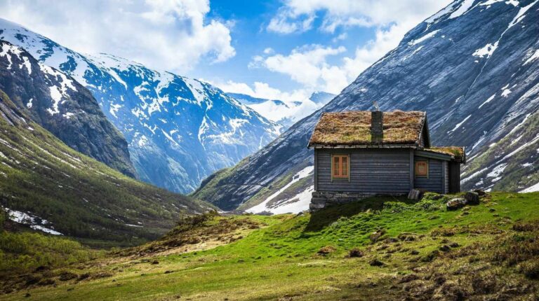 Rustic cabin mountains landscape | Incredible Self-Sustaining Homes For Your Homesteading Passion