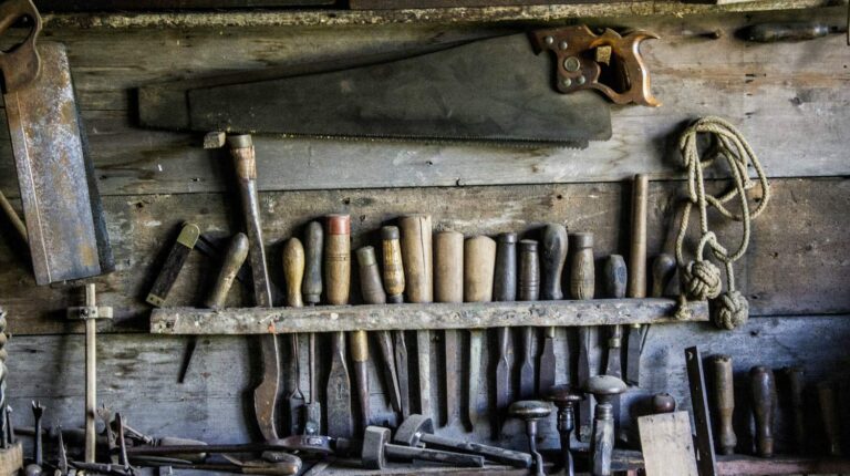 Feature | Tools vintage woodworking saw | Tips & Tricks To Caring For Wooden Handled Tools & Equipment